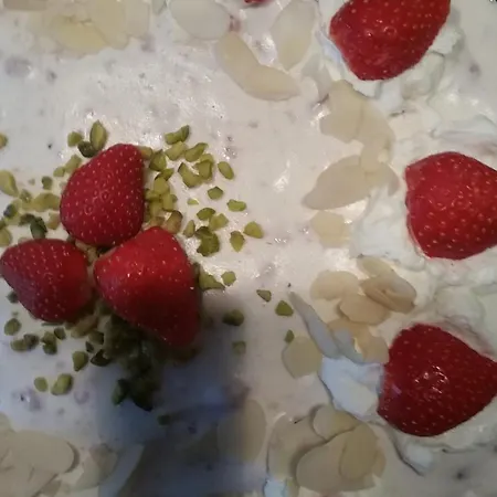 Uebernachten In Unseren Crutpracht Gaestezimmern Mit Grossem Bauernfruehstueck, Ab April 24 Auch In Der Duffel-scheune