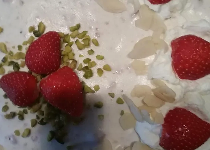 Uebernachten In Unseren Crutpracht Gaestezimmern Mit Grossem Bauernfruehstueck, Ab April 24 Auch In Der Duffel-scheune