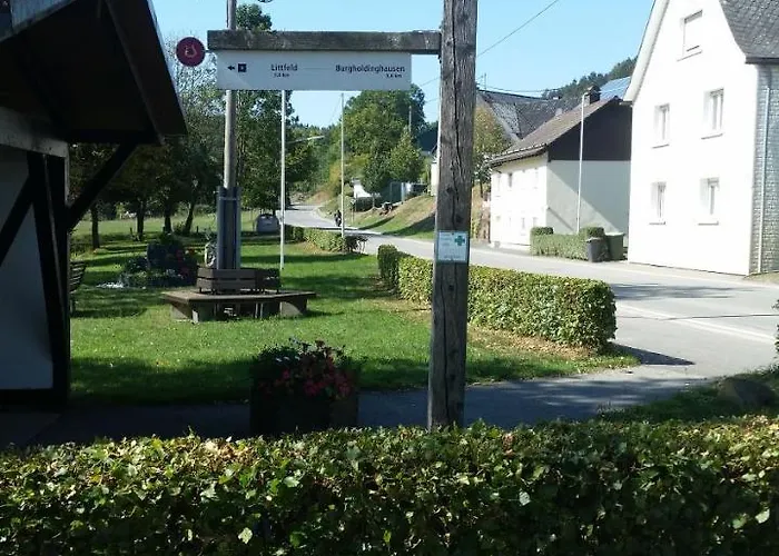 Uebernachten In Unseren Crutpracht Gaestezimmern Mit Grossem Bauernfruehstueck, Ab April 24 Auch In Der Duffel-scheune *